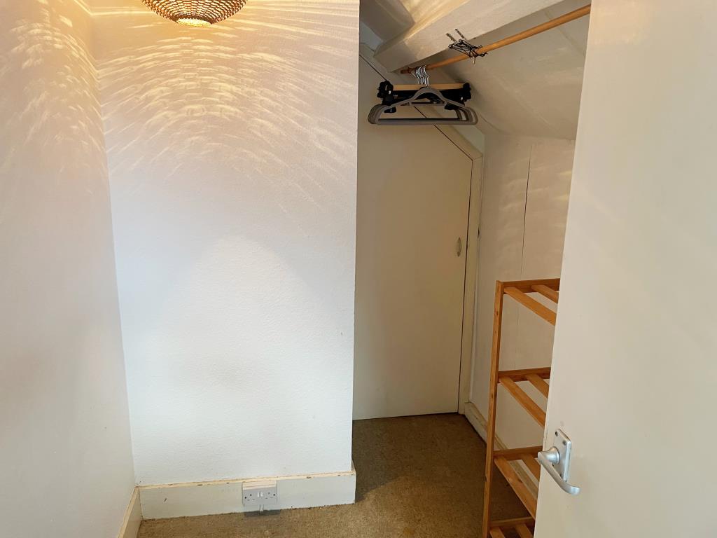 Lot: 54 - TOP FLOOR FLAT WITH ROOF TERRACE IN CITY CENTRE - Dressing room with door to eaves
